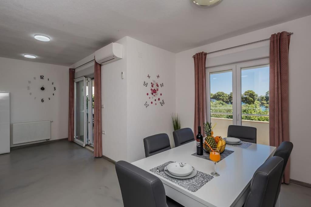 Beach Apartment Andela A2 Kaštela Buitenkant foto