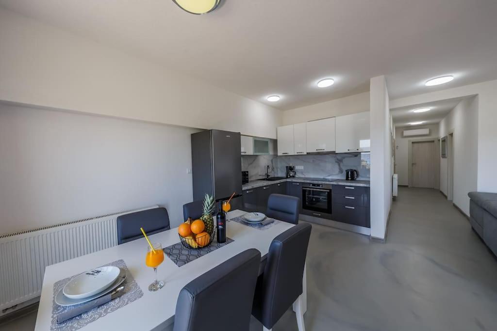 Beach Apartment Andela A2 Kaštela Buitenkant foto