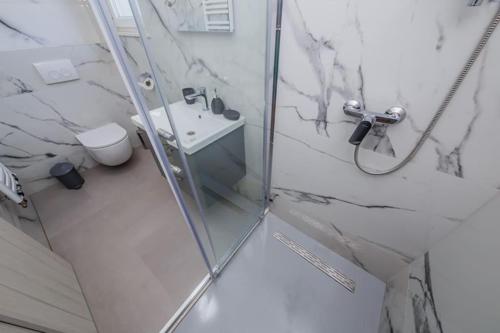 Beach Apartment Andela A2 Kaštela Buitenkant foto